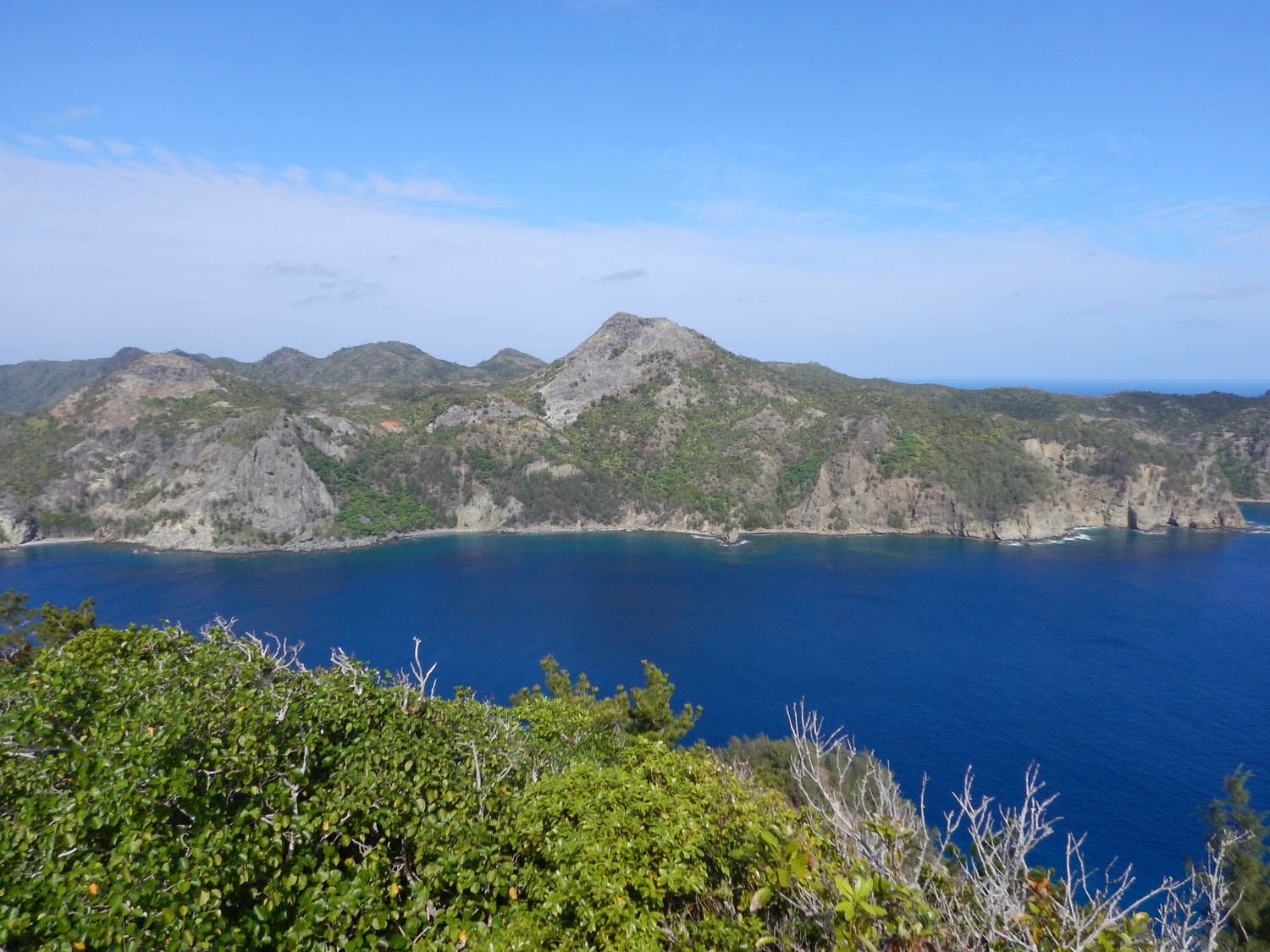 父島から見える兄島